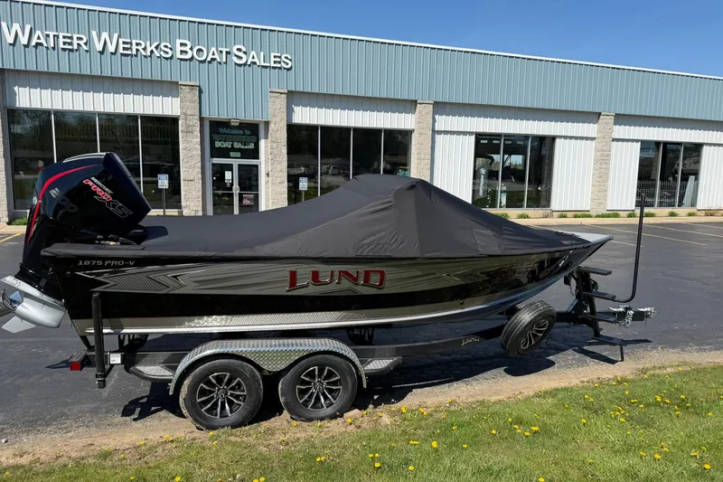 Slide: The Image of 2026 Lund 1875 Pro-V boat with cover at Water Werks Boat Sales dealership. - 30