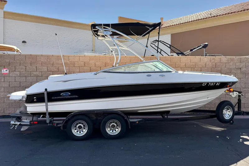 The Image of 2005 Chaparral 210 SSi boat on trailer, parked outdoors. - 0