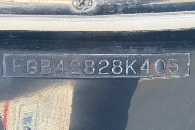 Slide: The Image of 2005 Chaparral 210 SSi boat hull identification number: FGB42828K405. - 37