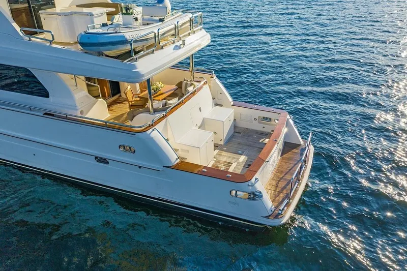 Slide: The Image of 2008 Horizon 82 Cockpit Motoryacht on serene blue waters, showcasing elegant design. - 3