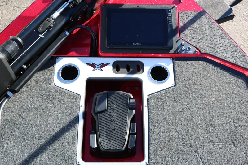 Slide: The Image of 2026 Vexus VXs21 boat console with Garmin device and foot pedal. - 30