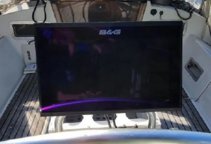 Slide: The Image of B&G screen on Beneteau First 42, year 1985. - 13