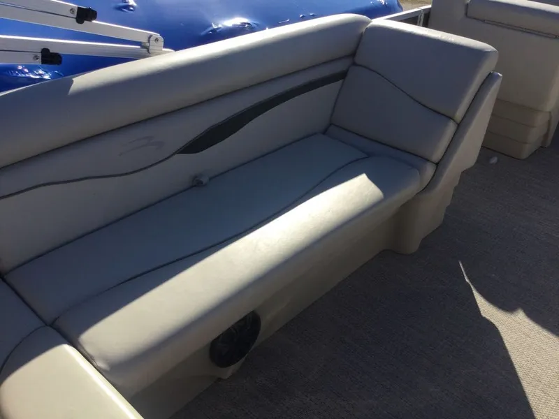 Slide: The Image of Bennington 22SLx 32 Twin Elliptical 2017 - 15