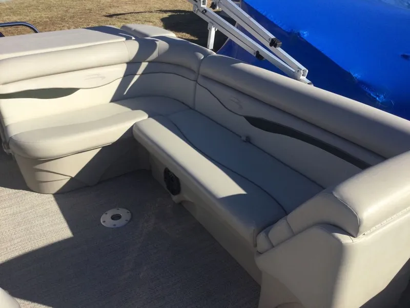 Slide: The Image of Bennington 22SLx 32 Twin Elliptical 2017 - 9