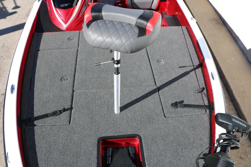Slide: The Image of 2025 Caymas CX 20 PRO boat deck with seat and Garmin equipment. - 28