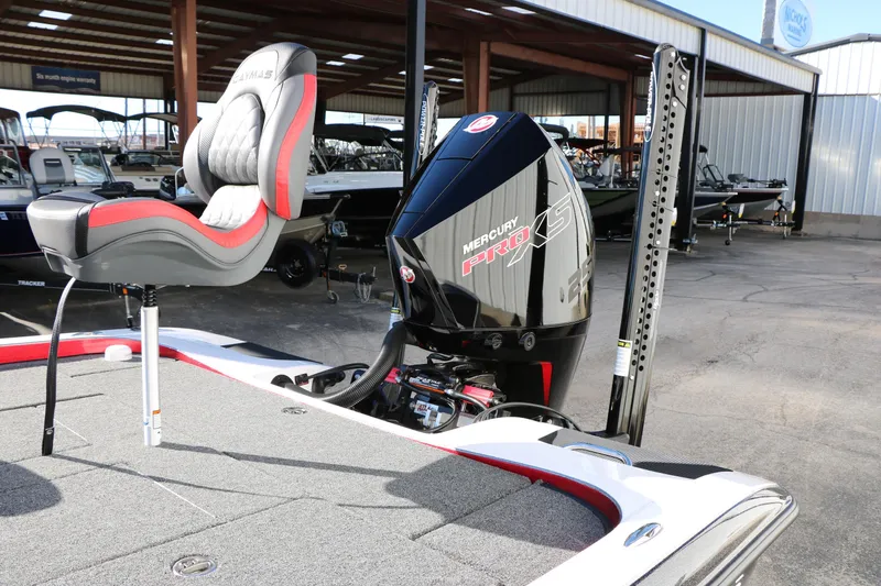 Slide: The Image of 2025 Caymas CX 20 PRO boat with Mercury Pro XS engine in a showroom. - 9