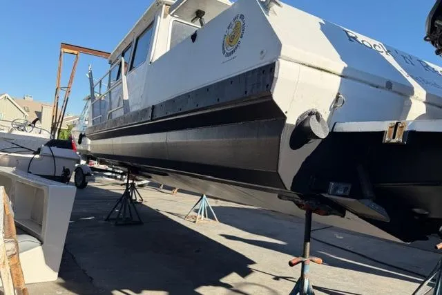 Slide: The Image of 2007 ACB Sportfisher boat interior with storage compartments and seating. - 9