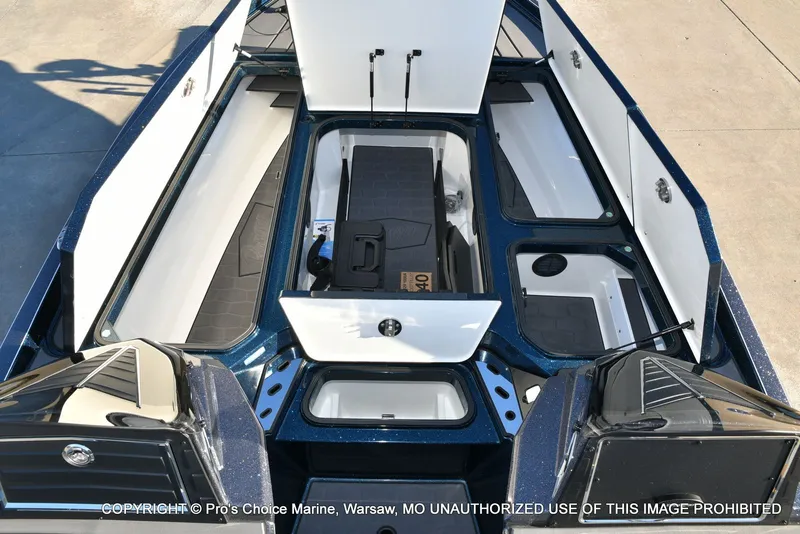 Slide: The Image of Ranger Z521R Dual Console w/Traction Mats 2026 - 11