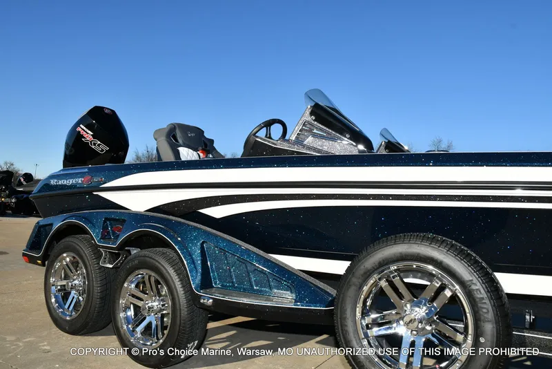 Slide: The Image of Ranger Z521R Dual Console w/Traction Mats 2026 - 21