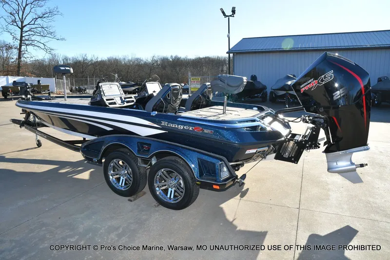 Slide: The Image of Ranger Z521R Dual Console w/Traction Mats 2026 - 28