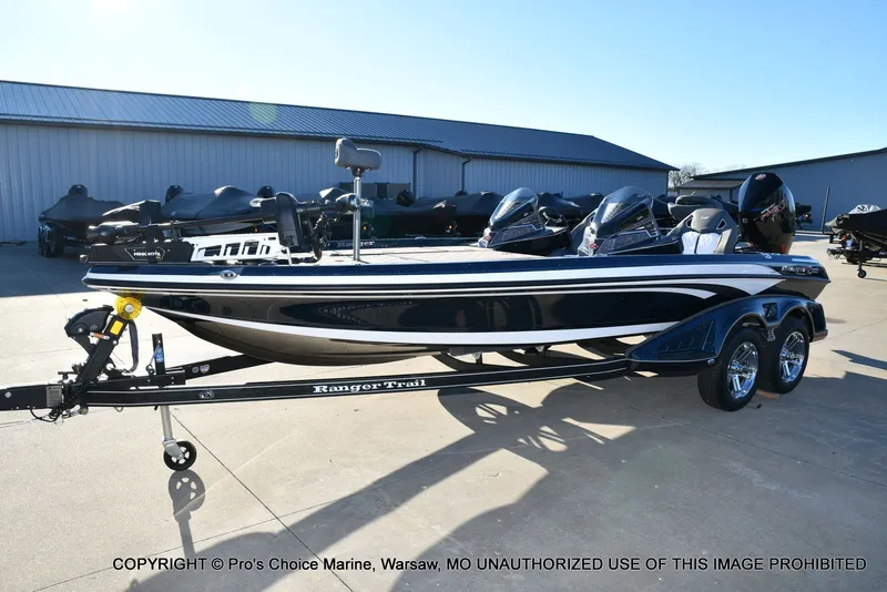 Slide: The Image of Ranger Z521R Dual Console w/Traction Mats 2026 - 29