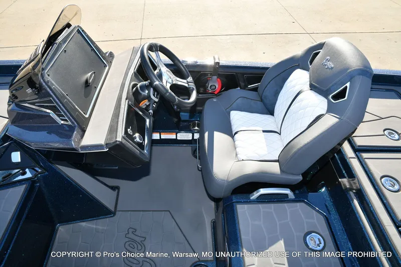 Slide: The Image of Ranger Z521R Dual Console w/Traction Mats 2026 - 42