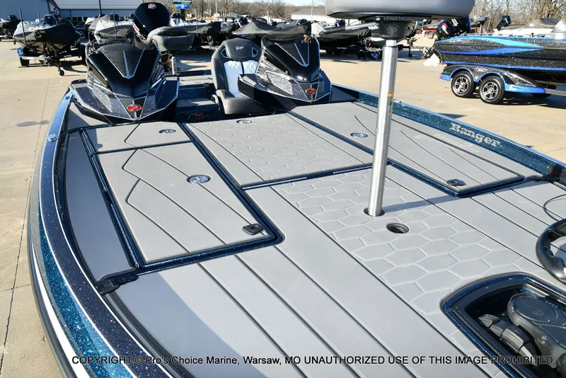 Slide: The Image of Ranger Z521R Dual Console w/Traction Mats 2026 - 5