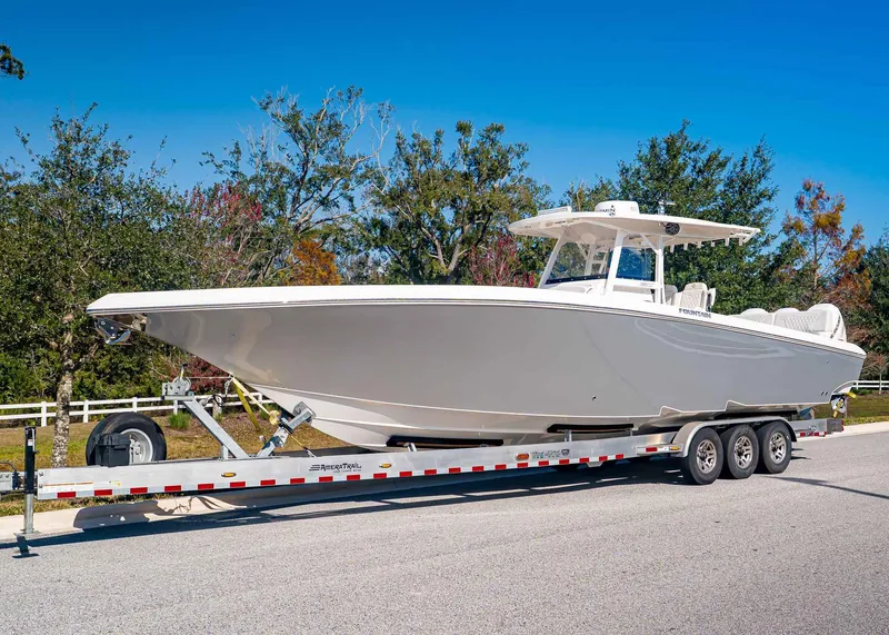 The Image of Fountain 38 Center Console 2019 - 1
