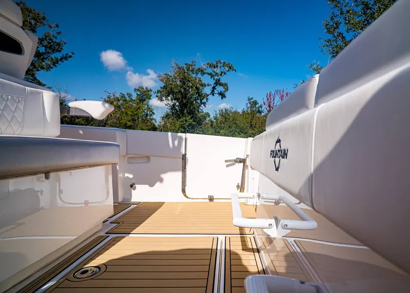 Slide: The Image of Fountain 38 Center Console 2019 - 12