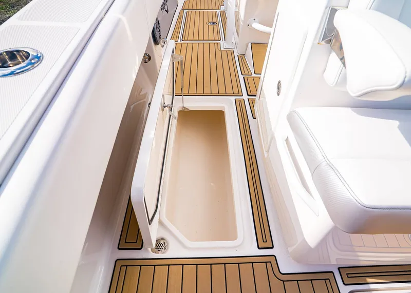 Slide: The Image of Fountain 38 Center Console 2019 - 16