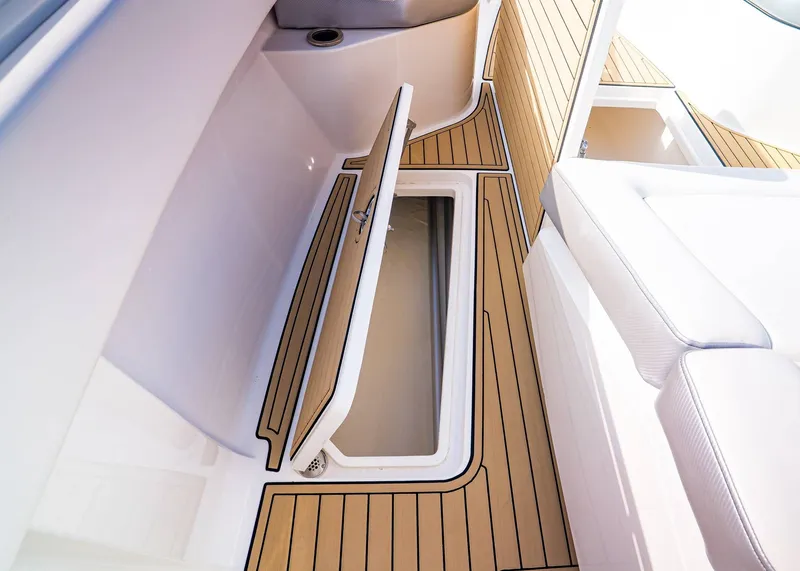 Slide: The Image of Fountain 38 Center Console 2019 - 26