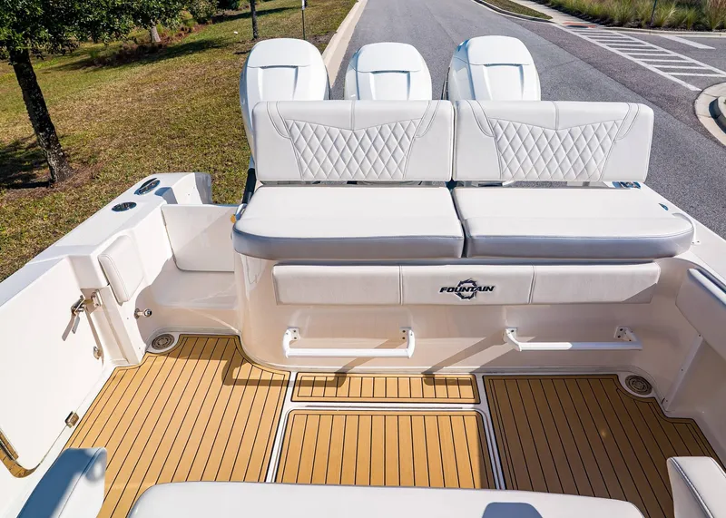 Slide: The Image of Fountain 38 Center Console 2019 - 4