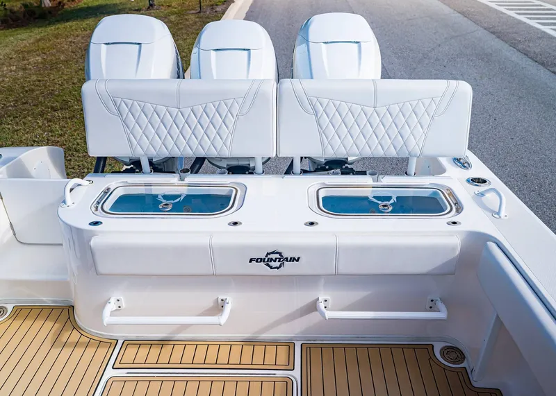 Slide: The Image of Fountain 38 Center Console 2019 - 8
