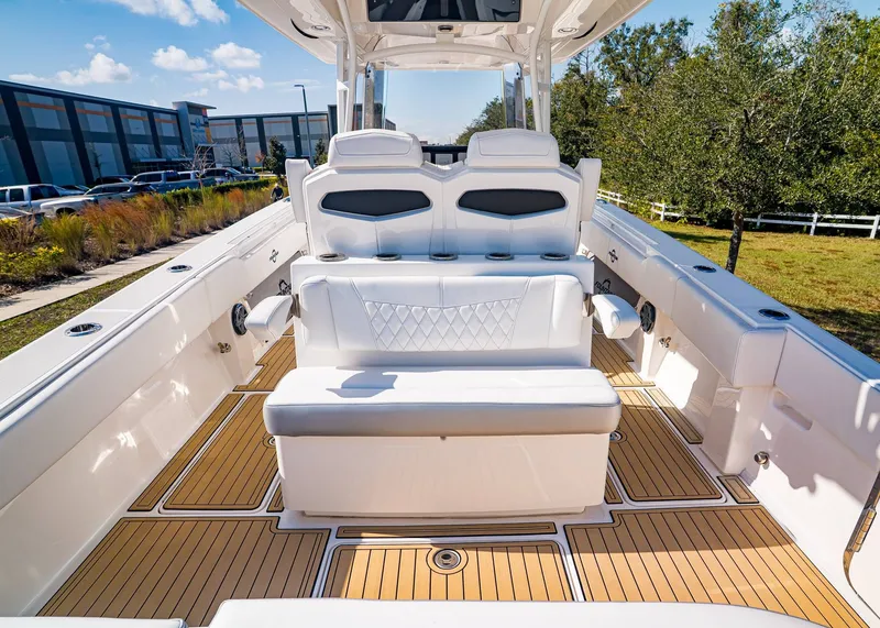 Slide: The Image of Fountain 38 Center Console 2019 - 9