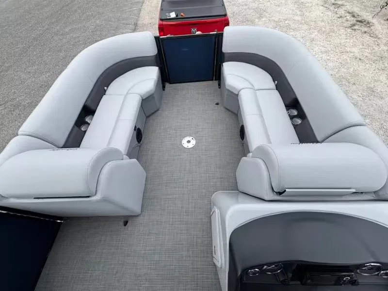 Slide: The Image of Bentley Pontoons 220 navigator 2023 - 10