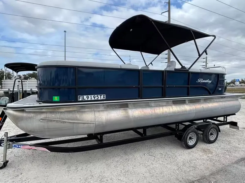 Slide: The Image of Bentley Pontoons 220 navigator 2023 - 2