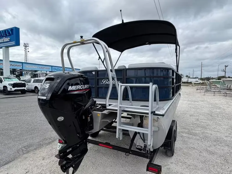 Slide: The Image of Bentley Pontoons 220 navigator 2023 - 5