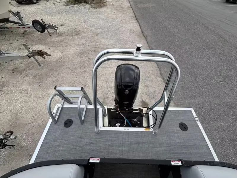 Slide: The Image of Bentley Pontoons 220 navigator 2023 - 6