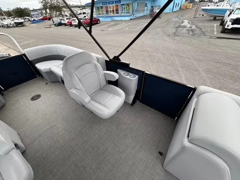 Slide: The Image of Bentley Pontoons 220 navigator 2023 - 9