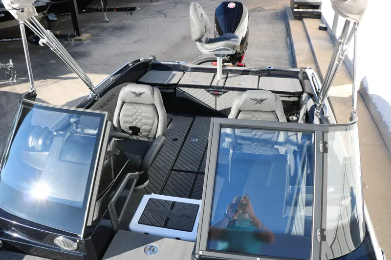 Slide: The Image of Vexus DVX 20S 2025 - 24