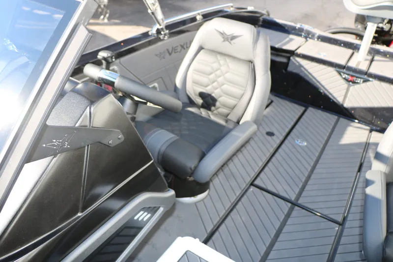 Slide: The Image of Vexus DVX 20S 2025 - 25