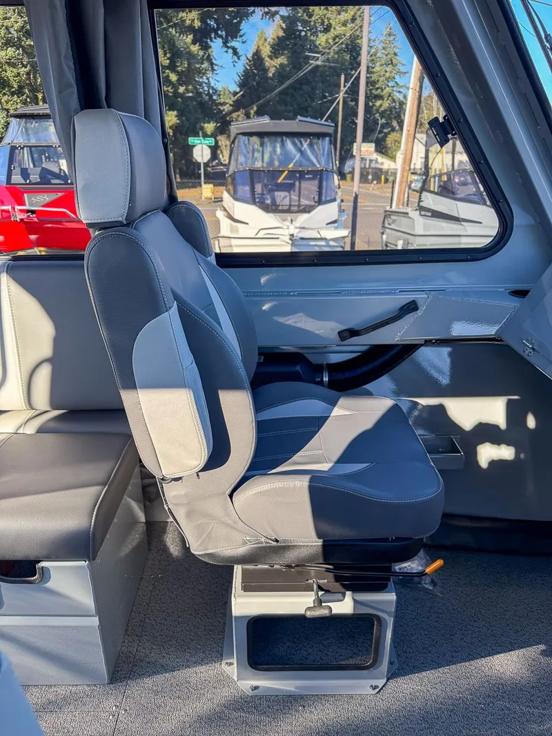 Slide: The Image of Hewescraft 240 Ocean Pro HT 2026 - 12