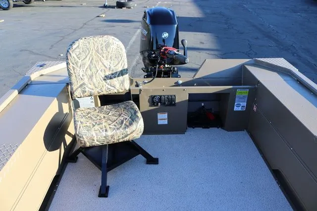 Slide: The Image of Smoker Craft Sportsman PRO 1866 2026 - 10