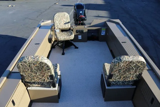 Slide: The Image of Smoker Craft Sportsman PRO 1866 2026 - 21