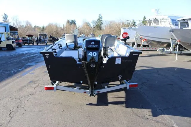 Slide: The Image of Smoker Craft Pro Lodge 160 2026 - 4