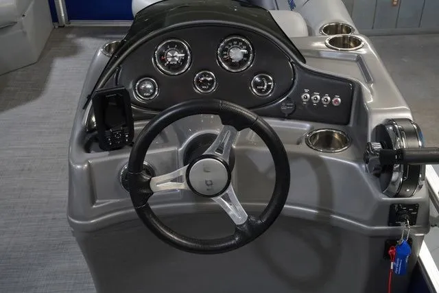 Slide: The Image of Lowe Ss 210 2017 - 13