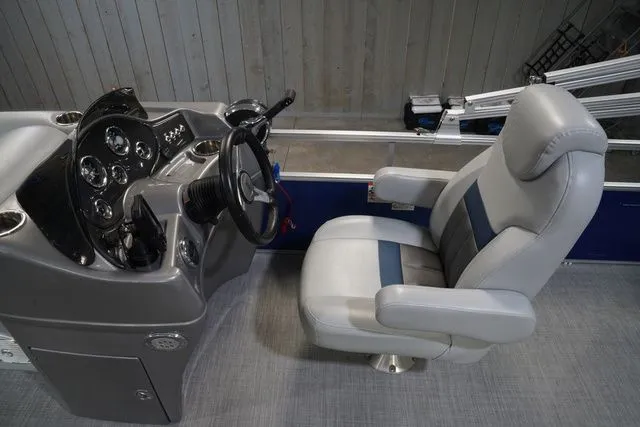 Slide: The Image of Lowe Ss 210 2017 - 14