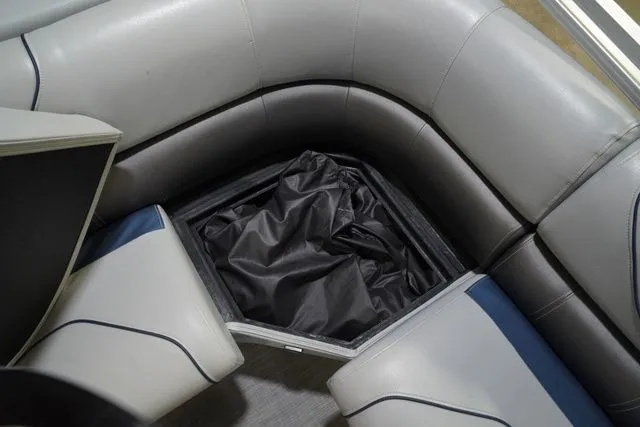 Slide: The Image of Lowe Ss 210 2017 - 17