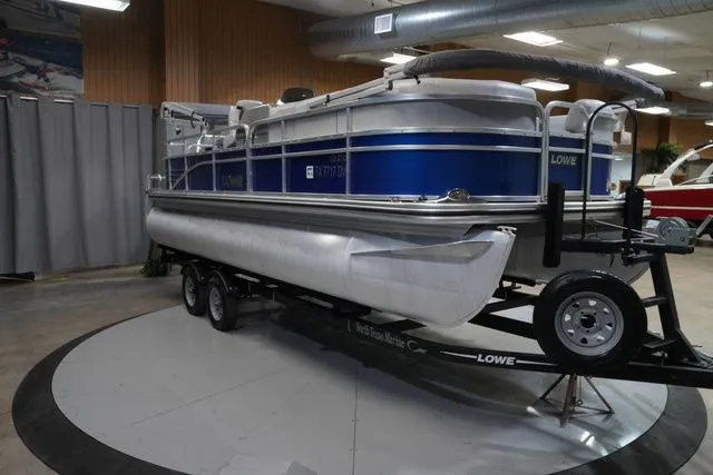 Slide: The Image of Lowe Ss 210 2017 - 4