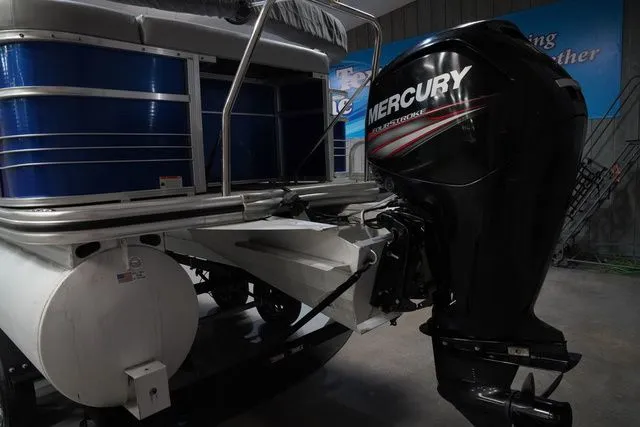 Slide: The Image of Lowe Ss 210 2017 - 7