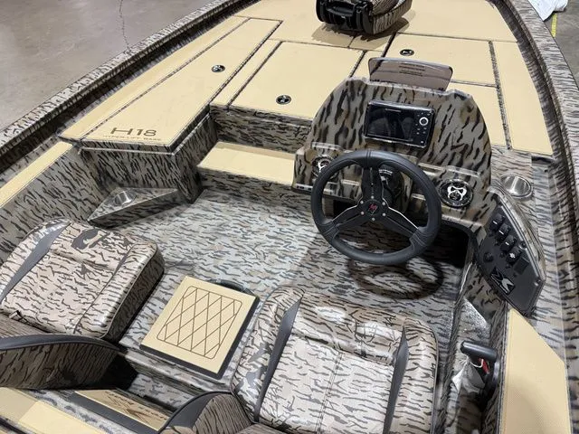 Slide: The Image of Xpress Hyper-Lift Bass H18 W/Yamaha 115 "SHO" 2026 - 13