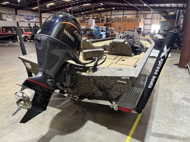 Slide: The Image of Xpress Hyper-Lift Bass H18 W/Yamaha 115 "SHO" 2026 - 4