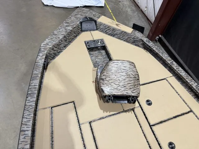 Slide: The Image of Xpress Hyper-Lift Bass H18 W/Yamaha 115 "SHO" 2026 - 8