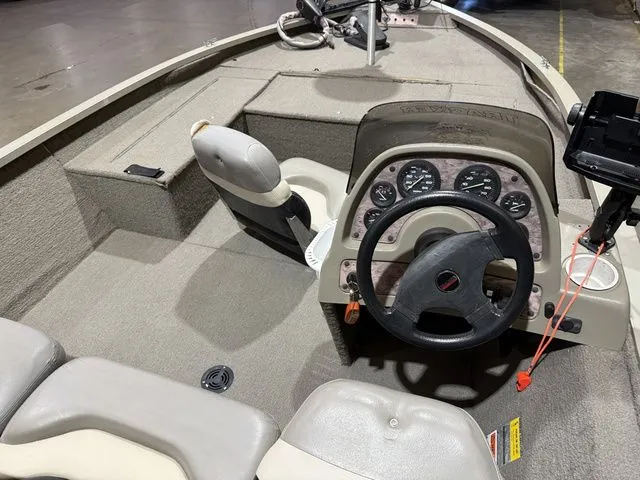 Slide: The Image of Tracker V18 Tournament W/Mercury Tracker 125 2000 - 12