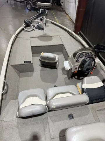 Slide: The Image of Tracker V18 Tournament W/Mercury Tracker 125 2000 - 6