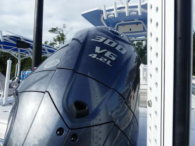 Slide: The Image of Robalo 246 Cayman 2023 - 5