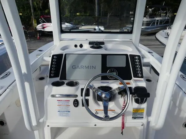 Slide: The Image of Robalo 246 Cayman 2023 - 8