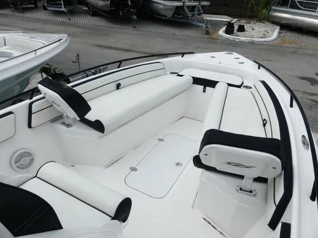 Slide: The Image of Glasstream 240 CCX 2022 - 10