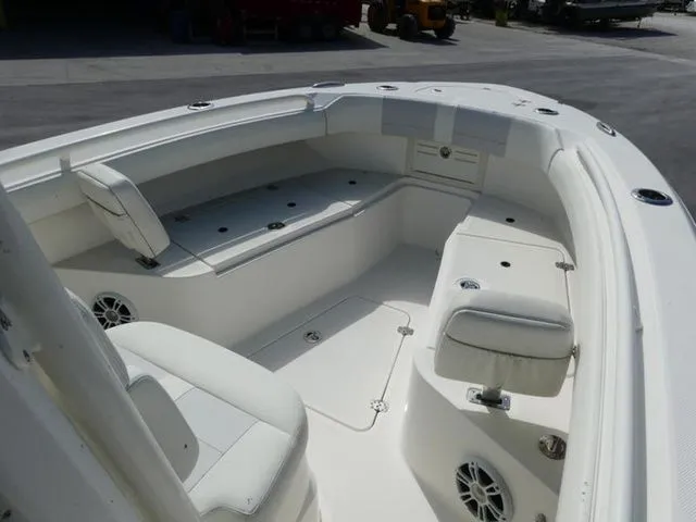 Slide: The Image of Mako 236 Center Console 2026 - 10