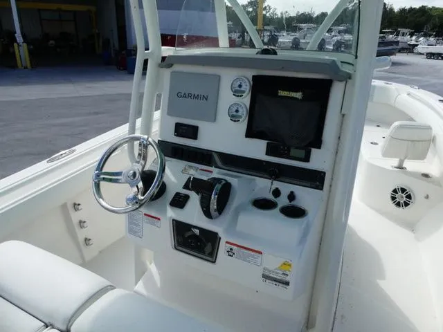 Slide: The Image of Mako 236 Center Console 2026 - 5